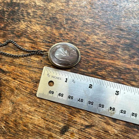 Sterling silver and carved abalone shell Virgin Mary necklace or brooch pin - Picture 5 of 8